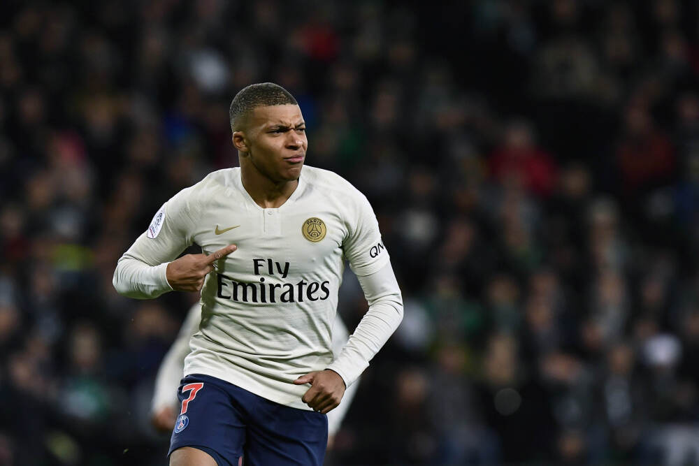 1956年，毛主席与卫士散步，突然询问：是李敏好呢，还是李讷好？